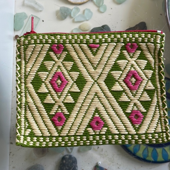 Embroidered zippered pouch 4x5 - Picture 1 of 2